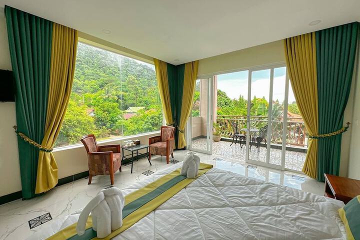 Room 5 of 60