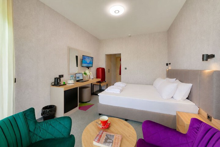 Room 27 of 80