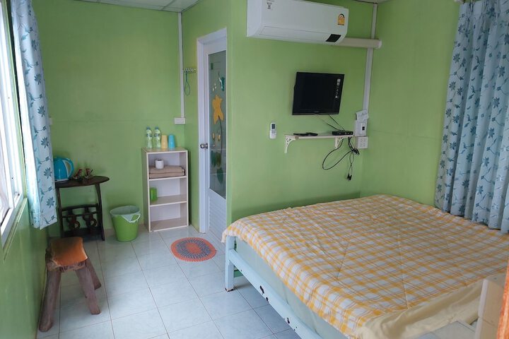Room 6 of 33