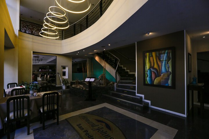 Entrance & Lobby