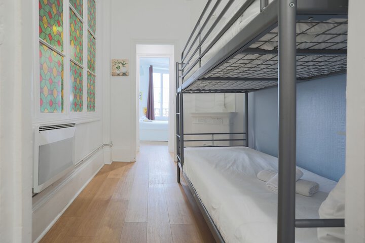 Room 8 of 34