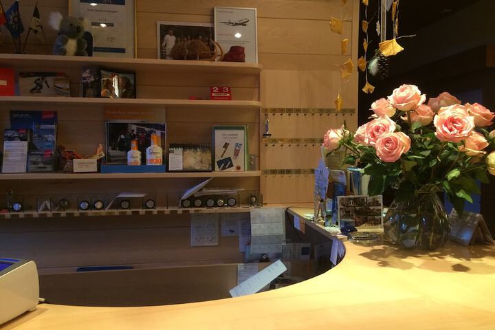 Check-in/check-out kiosk