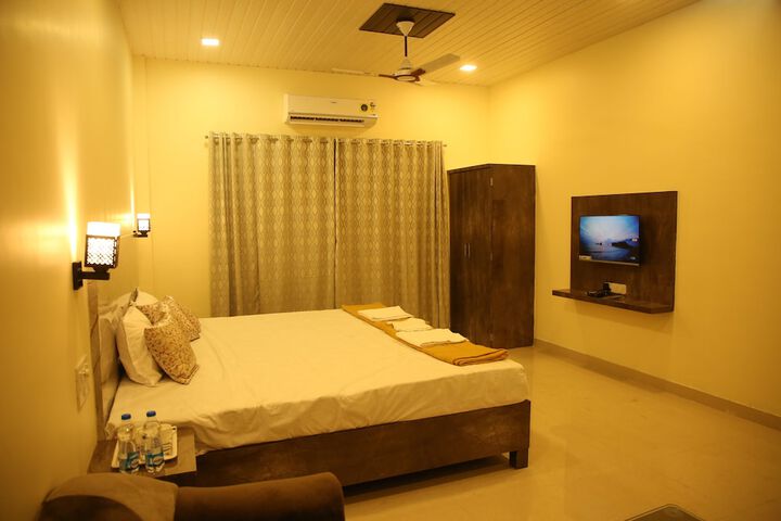 Room 3 of 9
