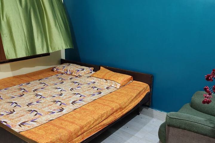 Room 5 of 12