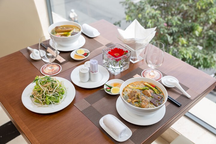Dining 57 of 68
