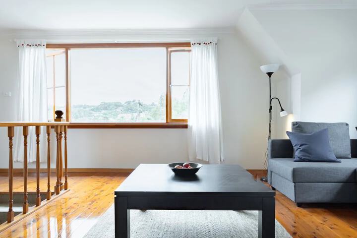 Elegant 4 Bedroom Home by Balmoral Beach