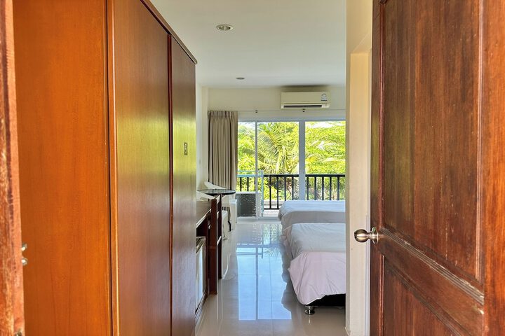 Room 10 of 26