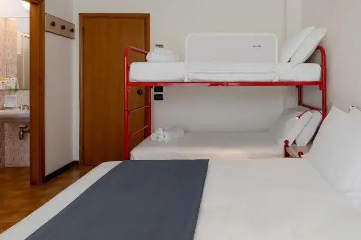 Room 2 of 20