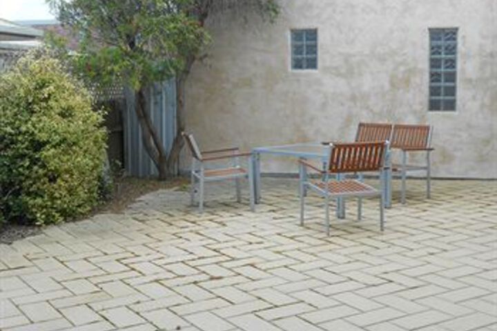 Hotel Exterior 4 of 24