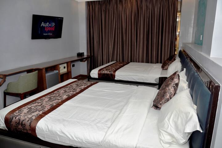 Room 9 of 30