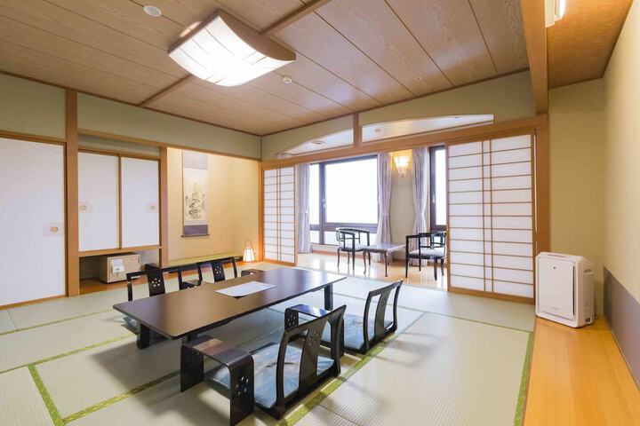 Room 4 of 35