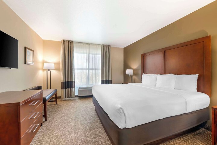1 King Bed (1 of 35)