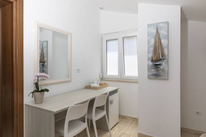 Room 20 of 186