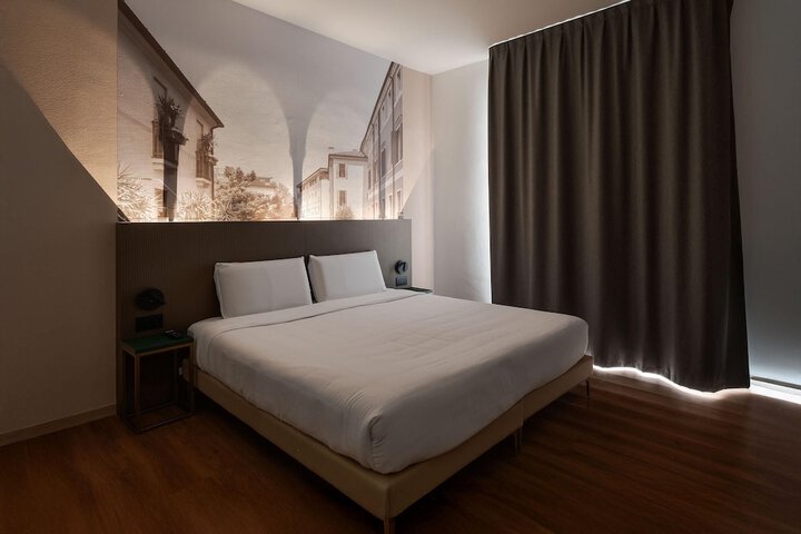 Room 15 of 54