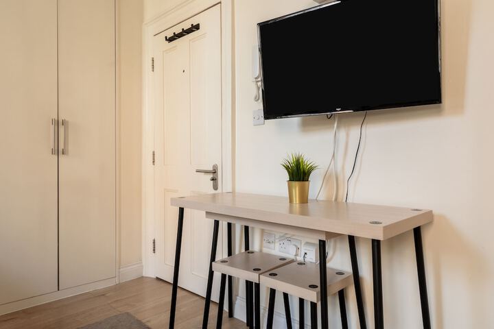 Room 2 of 109