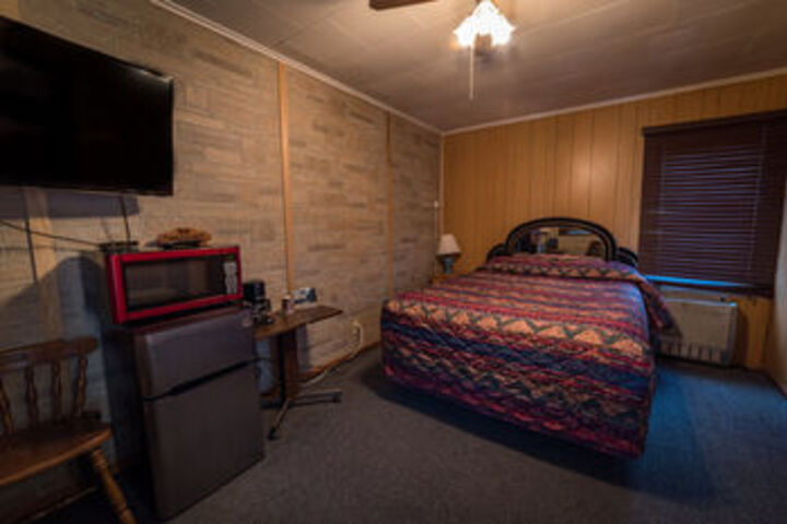 Room 33 of 48