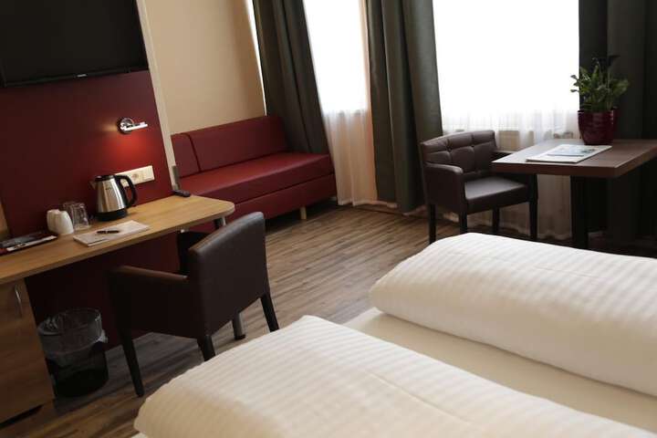 Room 12 of 30