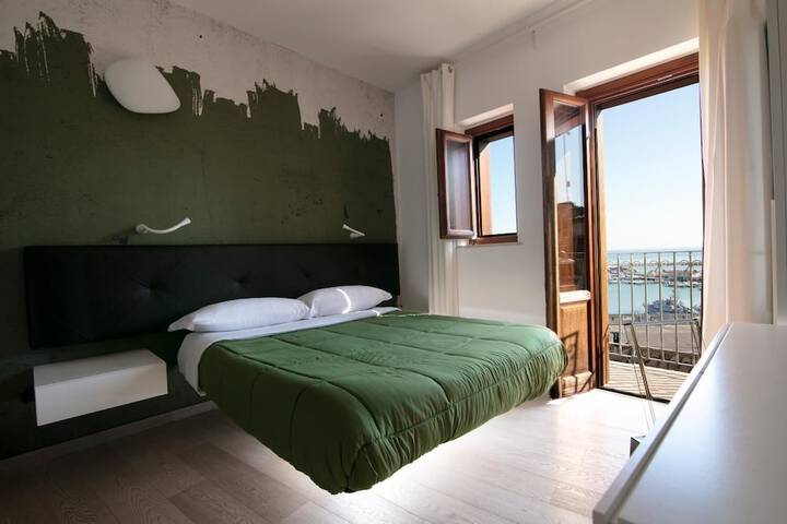 Room 14 of 42