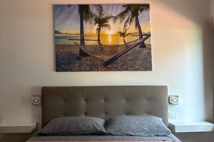 Room 9 of 12