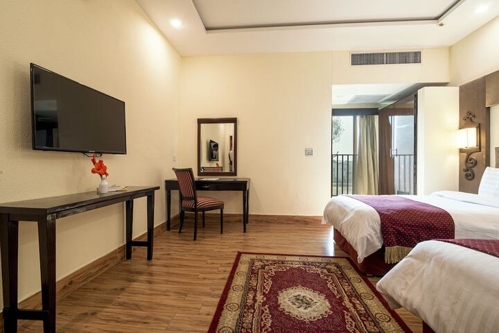 Room 15 of 37