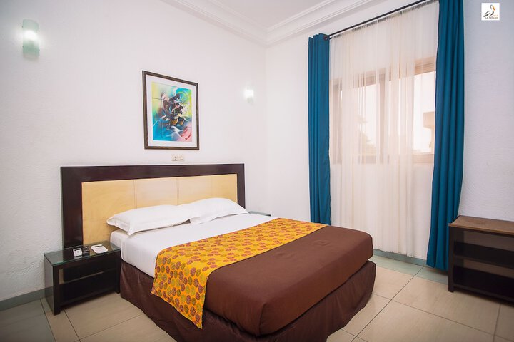 Room 9 of 32