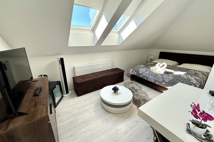 Room 25 of 48