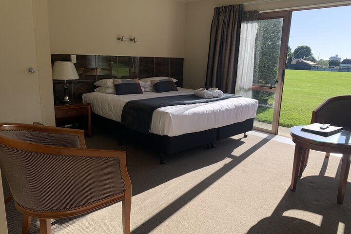 Hotel Exterior 70 of 72