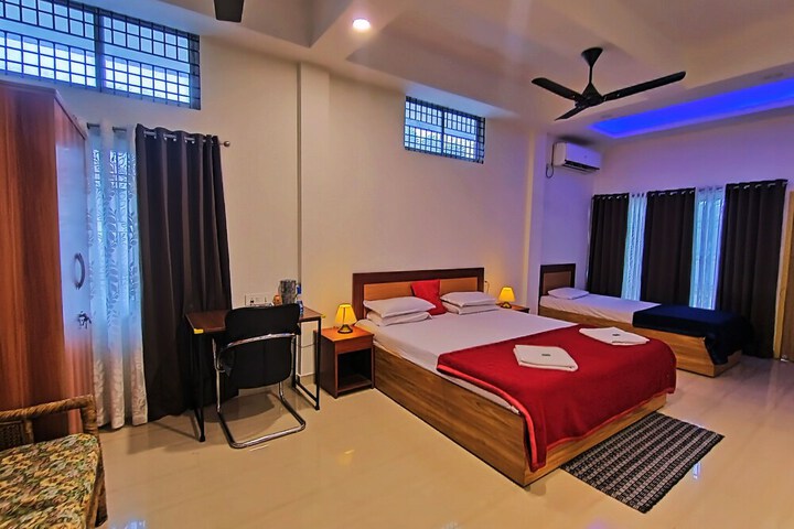 Room 8 of 18