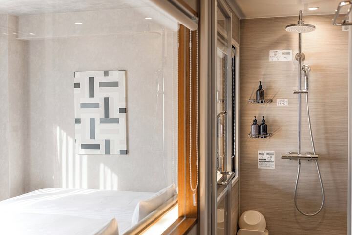 Room 42 of 51