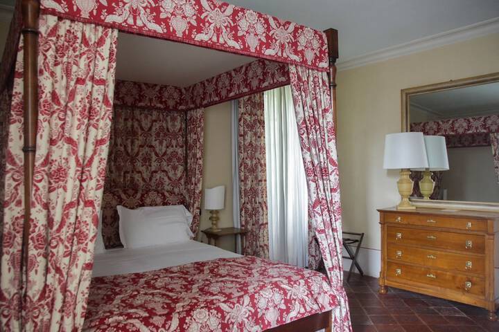 Room 5 of 31