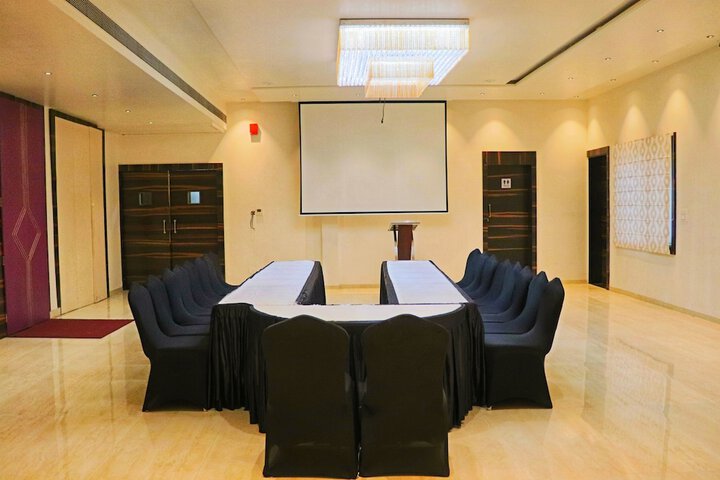 Ballroom/Hall 16 of 21