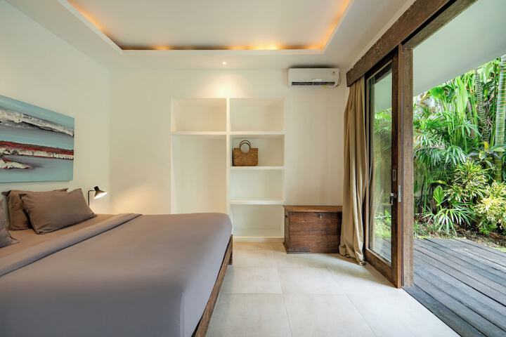 Room 6 of 28