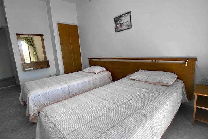 Room 7 of 19