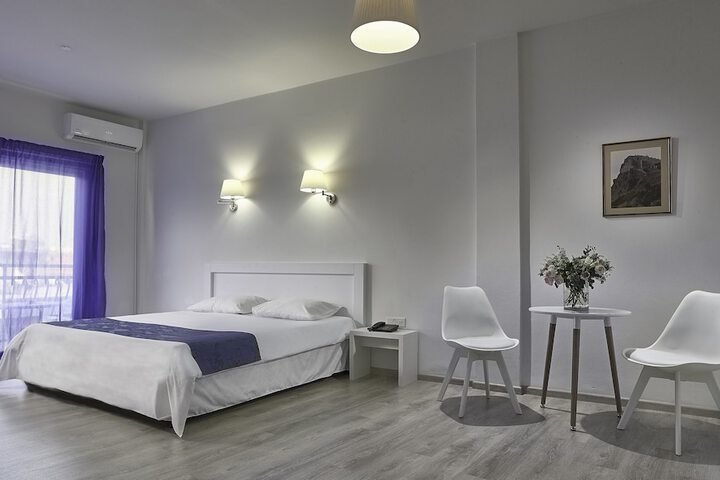 Room 4 of 37