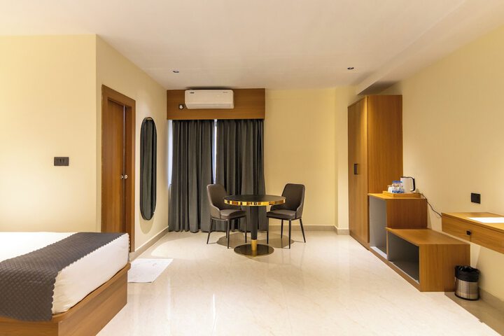 Room 13 of 25