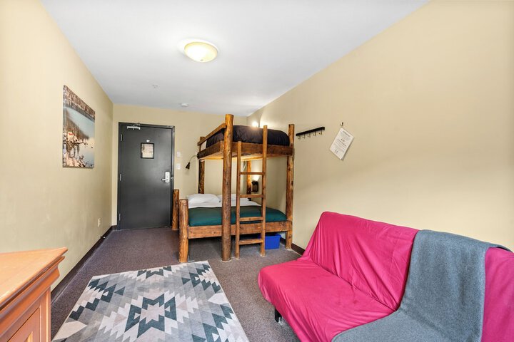 Room 38 of 83