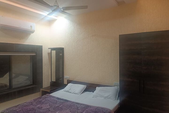 Room 3 of 21