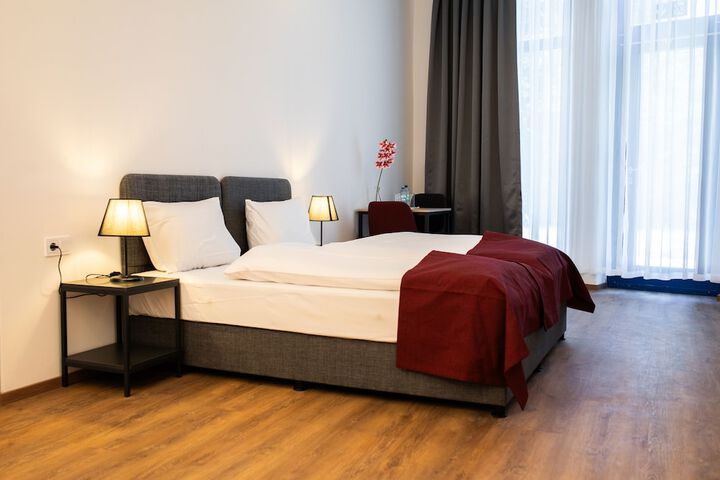 Room 12 of 87