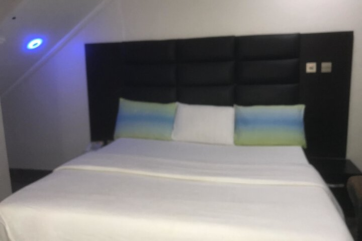 Room 8 of 20