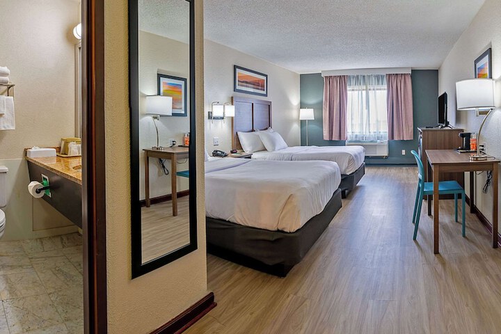 2 Double Beds (13 of 19)