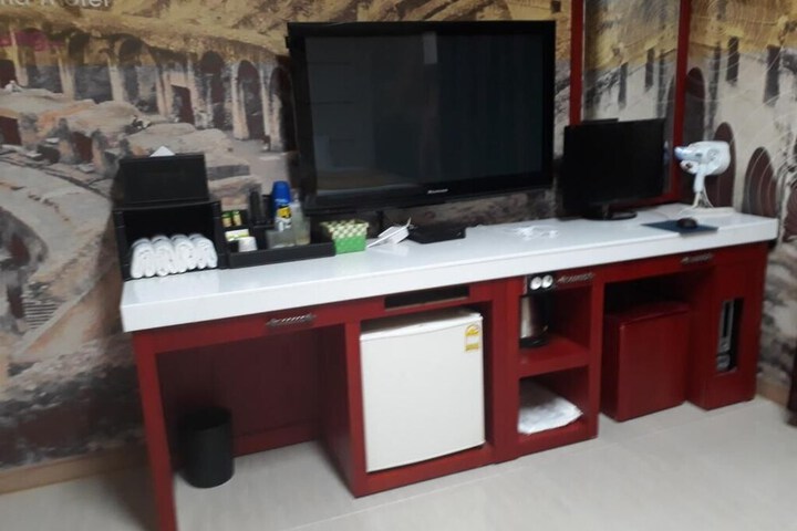 Room 16 of 36
