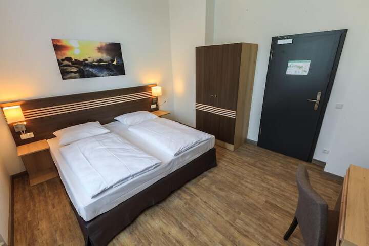 Room 7 of 43