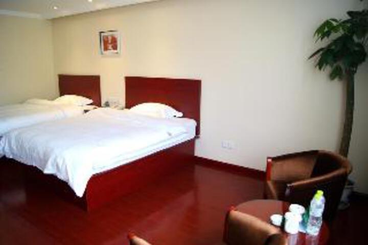 Room 16 of 25