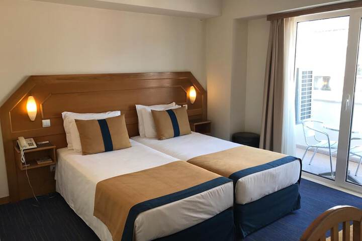 Room 15 of 48
