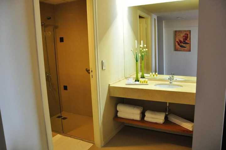Room 32 of 51