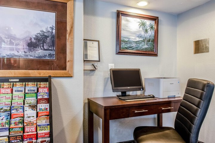 Business Center 44 of 47