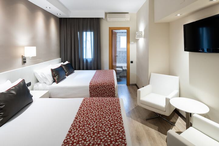Room 10 of 37