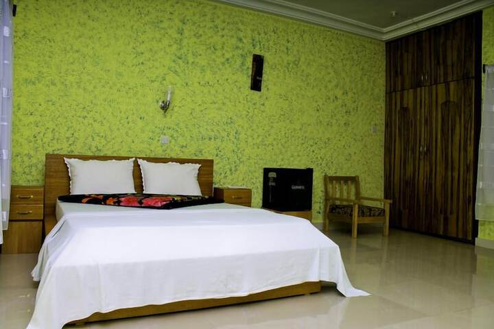 Room 3 of 20
