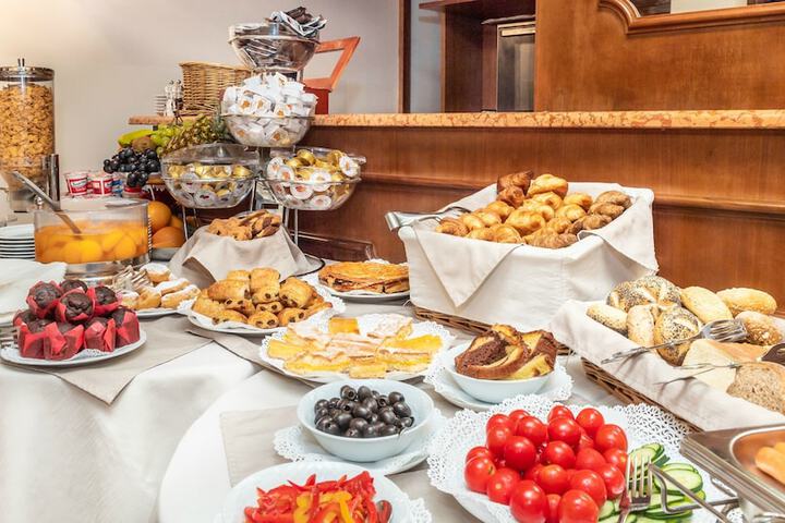 Breakfast buffet