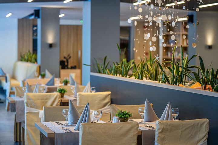Dining 65 of 121